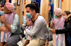 Συγκινητικό βίντεο: κοριτσάκι αγκαλιάζει το ιατρικό προσωπικό που τη βοήθησε να νικήσει τον καρκίνο