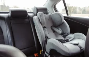 Τρίχρονο κοριτσάκι που δεν φορούσε ζώνη εκτινάχθηκε εκτός οχήματος μετά από τροχαίο