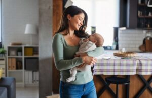 Νέοι γονείς: Όσα πρέπει να γνωρίζουν για τον ύπνο του μωρού