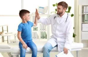 Τι περιλαμβάνει ο ιατρικός έλεγχος του παιδιού πριν ή κατά την επιστροφή στο σχολείο