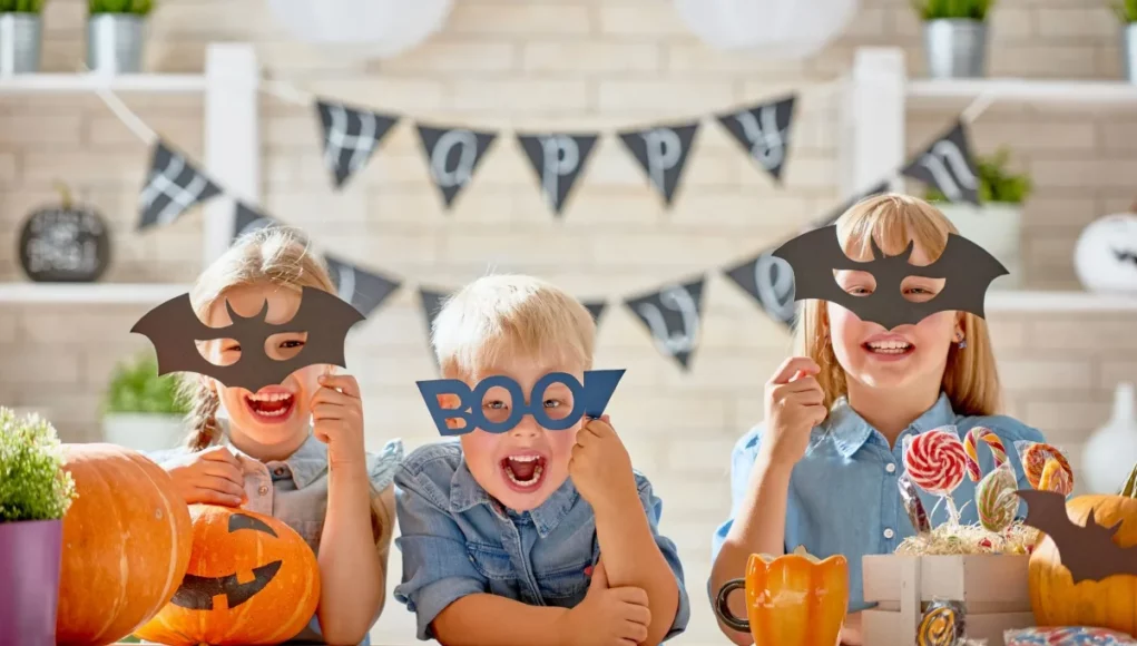 Πώς να γιορτάσετε με τα παιδιά το Halloween στο σπίτι