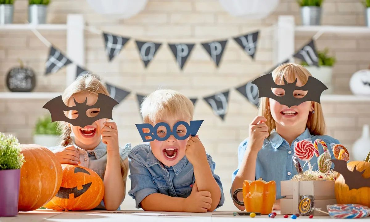 Πώς να γιορτάσετε με τα παιδιά το Halloween στο σπίτι