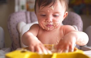 Τι είναι η μέθοδος BLW που εφαρμόζουν όλες οι νέες μαμάδες στη διατροφή των βρεφών;