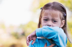 Έξαρση της πνευμονίας στα παιδιά – Όλα όσα πρέπει να γνωρίζετε