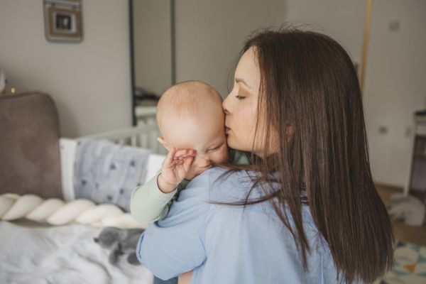 5 τρόποι να ηρεμήσετε το μωρό όταν κλαίει