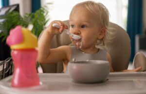 Νέα έρευνα: Το φαγητό που δεν πρέπει να τρώνε τα παιδιά μέχρι να κλείσουν τα 2