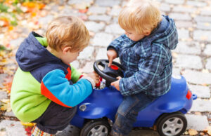 Το συναισθηματικό κόστος του να είσαι πρώτος: Mελέτη διαπιστώνει υψηλότερα ποσοστά άγχους στα πρωτότοκα και τα μοναχοπαίδια