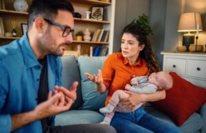 Νέοι γονείς: 3 καυγάδες που θα κάνετε μετά το μωρό