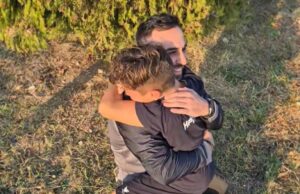 Απίθανο βίντεο: H επανασύνδεση μπαμπά και γιου μετά από 3 μήνες