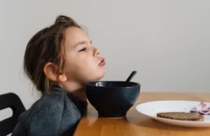 Δε φταίτε εσείς εάν το παιδί σας είναι επιλεκτικό με το φαγητό του, διαπιστώνει μία έρευνα