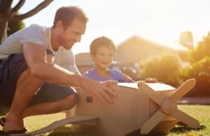 Η ανάπτυξη του παιδιού ενισχύεται μέσα από το παιχνίδι με τον μπαμπά, σύμφωνα με μελέτες
