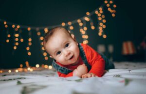 Η αγάπη των μωρών για τα Χριστούγεννα και… τα «ναι» και τα «όχι» για τις πρώτες γιορτές του μωρού σας