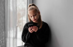 Υποστηρίζουν 25 από 27 χώρες ΕΕ τη δήλωση Γιουτλάνδης για ασφάλεια παιδιών στο διαδίκτυο