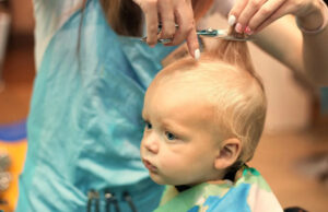 Το πρώτο κούρεμα του μωρού: Όλα όσα πρέπει να γνωρίζουν οι γονείς