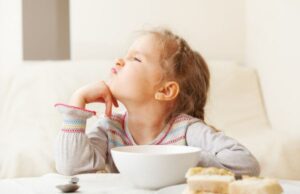 Παιδί: Γιατί συμπεριφέρεται καλύτερα στους άλλους απ’ ό,τι σε εμάς;