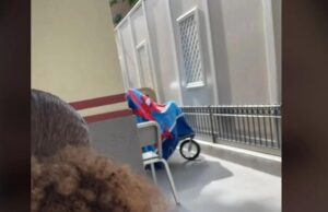 Παράτησαν το μωρό τους μόνο του στο καρότσι για να ανέβουν σε παιχνίδι της Disneyland!