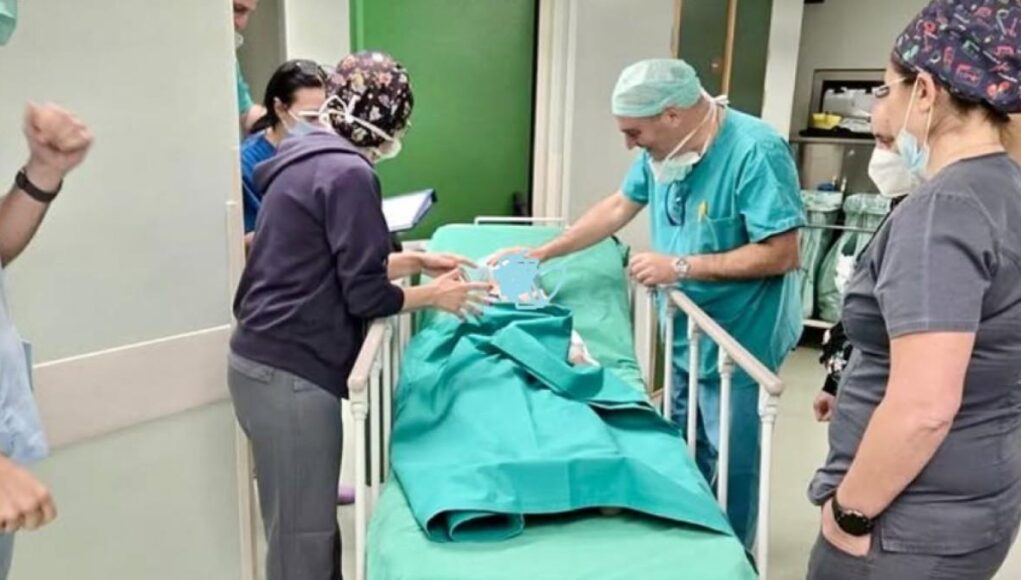 Για 1η φορά στην Ελλάδα: δύο μικρά παιδιά υποβλήθηκαν σε μεταμόσχευση νεφρού