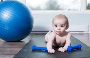 4 ασκήσεις που βοηθούν το μωρό σας να γίνει πιο δυνατό