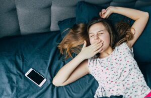 Ερευνα για εφήβους: Πώς πρέπει να κοιμούνται για να γράφουν καλύτερα στα διαγωνίσματα