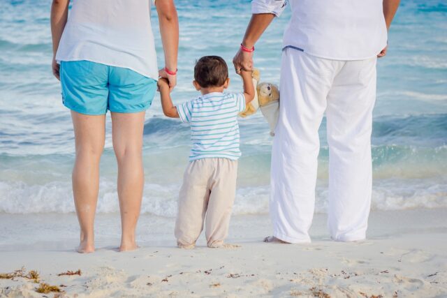 family-time-bythesea