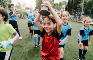 Παγκόσμια Ημέρα Ποδοσφαίρου: Τα σωματικά και ψυχικά οφέλη του για τα παιδιά
