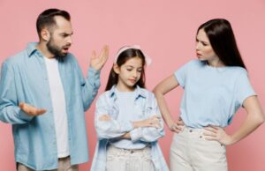 Αυστηρότητα: Kάνει τα παιδιά να αντιδρούν στο διαφορετικό