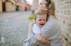 Γονείς: Το παιδί ξεσπά δημόσια; Τι να κάνεις!