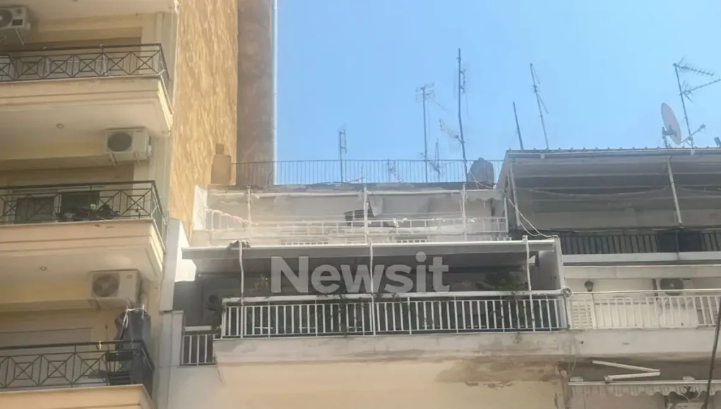 Θεσσαλονίκη: Εξοργιστικό βίντεο με τον σπαραγμό του μωρού που οι γονείς του το κλείδωσαν στο μπαλκόνι για να κοιμηθούν