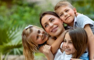 Έρευνα – έκπληξη: Οι μαμάδες με τρία παιδιά είναι οι πιο στρεσαρισμένες απ’ όλες