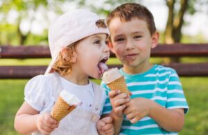 Πιο πετυχημένα και ευτυχισμένα τα αδέλφια που αναπτύσσουν στενούς δεσμούς