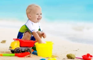 Ζέστη, ήλιος και παιδιά – Τι πρέπει να προσέξουν οι γονείς αυτό το καλοκαίρι