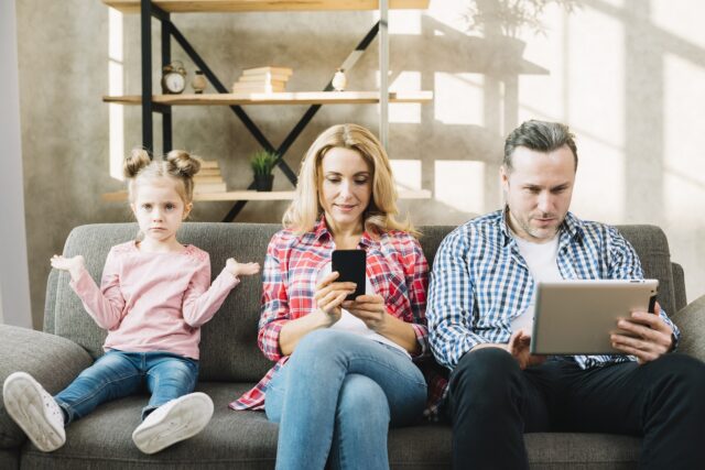 phone-child-family