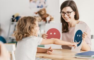 Μία μητέρα και ειδικός στην ανάπτυξη των παιδιών αποκαλύπτει τα 2 πράγματα που δεν πρέπει να απασχολούν τους γονείς