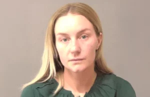 Εκπαιδευτικός στις ΗΠΑ έκανε σεξ με 11χρονο σε «ραντεβού για παιχνίδι» – Η 34χρονη ρίχνει στον ανήλικο την ευθύνη ενώ κινδυνεύει με φυλάκιση 40 ετών