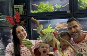 Κύπριος συγκατοικεί με πάνω από 100 φίδια – Τα παιδιά του κοιμούνται μαζί τους! – «Για εμάς, τα φίδια δεν είναι τέρατα»