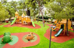 «Παγωμένα» παιδιά στην παιδική χαρά