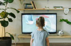 Παιδί VS τηλεόραση: Από ποιά ηλικία μπορεί να βλέπει;