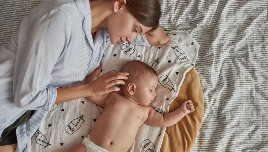 «Να τι πάει λάθος με τα παιδιά στις μέρες μας»- Δες τι απάντησε μαμά που κοιμάται μαζί με 3 παιδιά