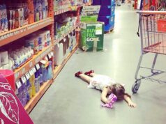 Αδιανόητο περιστατικό στην Ιταλία: Έδιωξαν μαμά με 2 παιδιά από σούπερ μάρκετ, επειδή η μικρή της κόρη έκλαιγε!