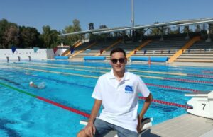 Tο «Μωρό Θαύμα» Χριστόφορος πέφτει στο νερό για να κολυμπήσει για τα «Μωρά Θαύματα»