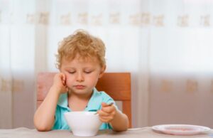 Νήπιο picky eater: 5 απλοί τρόποι για να «νικήσετε» στον αγώνα για το φαγητό