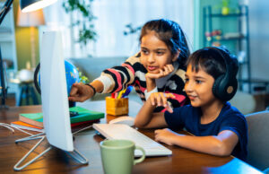 Πώς η ζωή σε έναν ψηφιακό κόσμο αλλάζει τον εγκέφαλο των παιδιών, σύμφωνα με τη νευρολόγο Δρ. Amanda Sacks-Zimmerman