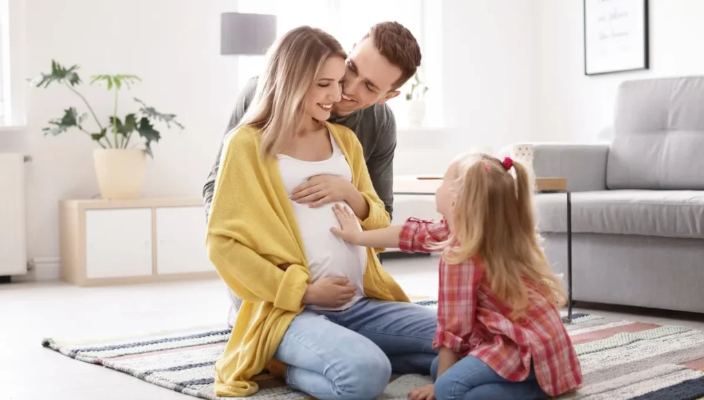 Πώς να πείτε στα παιδιά σας ότι είστε έγκυος – Ο απόλυτος οδηγός ανά ηλικία