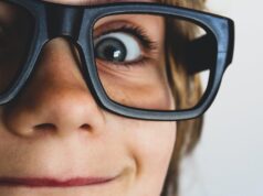 Κατάχρηση οθονών: 7 στα 10 παιδιά θα έχουν μυωπία ως το 2050