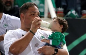 Η φωτογραφία της χρονιάς: Όταν η αγάπη για το ποδόσφαιρο και η πατρότητα γίνονται ένα!