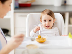 Ο νευρολόγος Baibing Chen —για να διατηρεί τα παιδιά του ασφαλή και τον εγκέφαλό τους υγιή— ακολουθεί αυτούς τους 3 κανόνες διατροφής