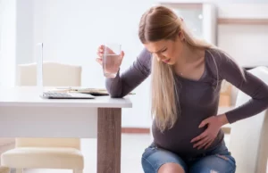 Είναι απλώς φυσιολογική έκκριση ή διαρροή αμνιακού υγρού; Πώς να το καταλάβετε