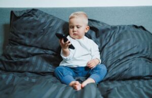 Smartphones: Αλληλεπιδρούν μαζί τους και παιδιά κάτω των 2 ετών