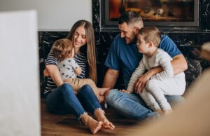 Πόσες φορές ως γονείς είπαμε «σε λίγο έρχομαι», αλλά δεν το εννοήσαμε;