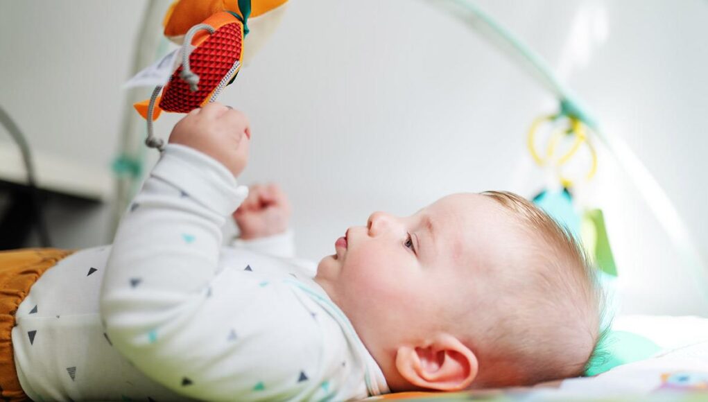 5 παιχνίδια που είναι κατάλληλα για το νεογέννητό σου